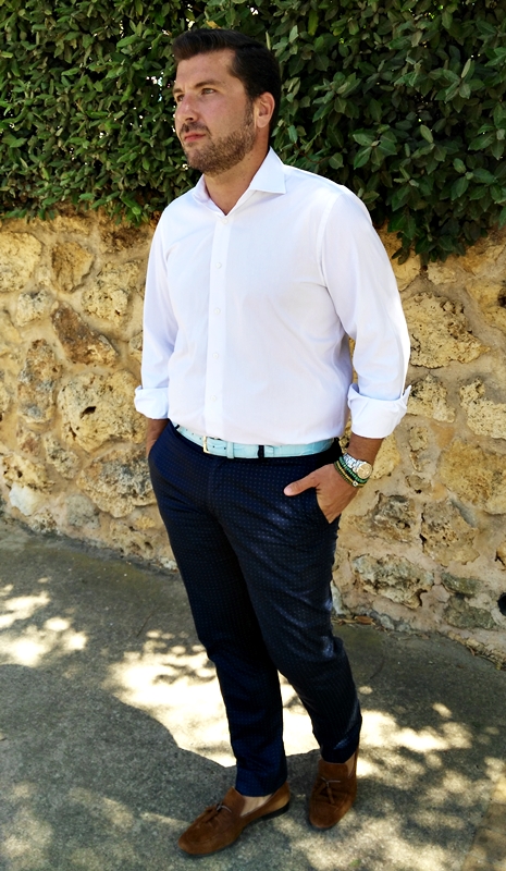 pantalon azul marino camisa azul cielo